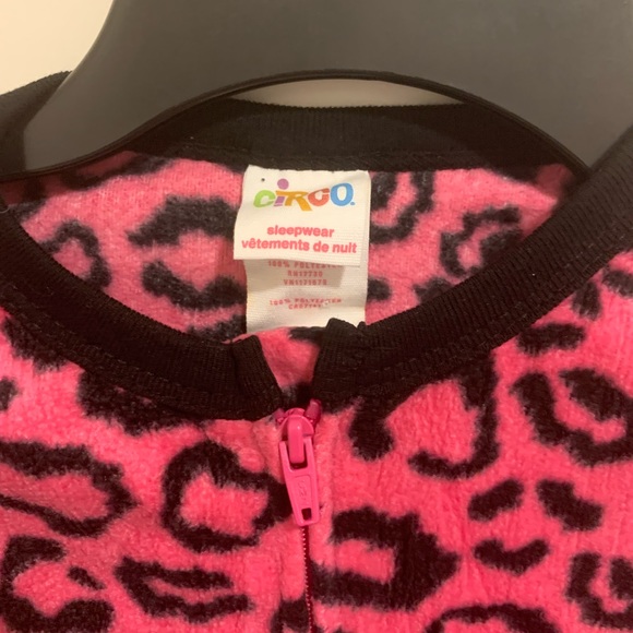 NWOT Youth pink and black leopard footed pajamas - Picture 2 of 3